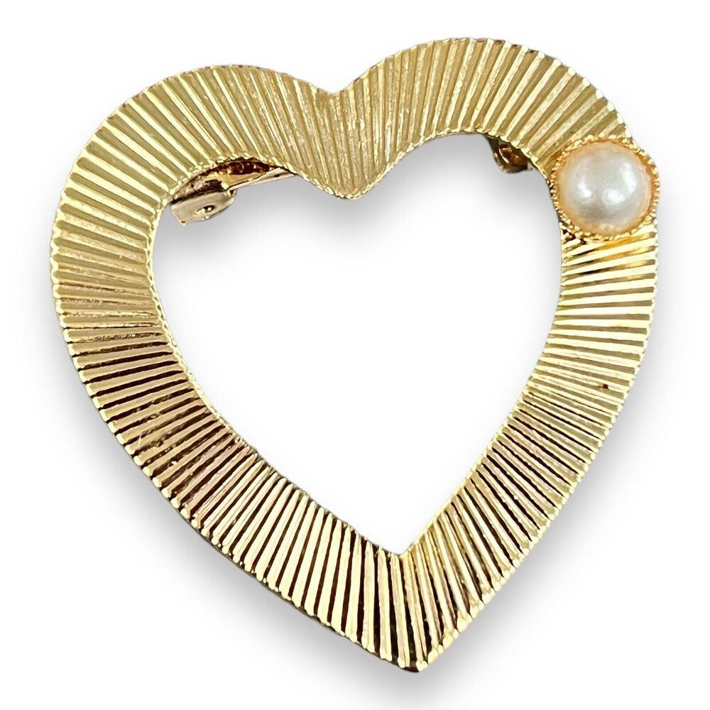 Vintage 1980s Gold Tone Heart Brooch Ribbed Pearl Accent - 4W